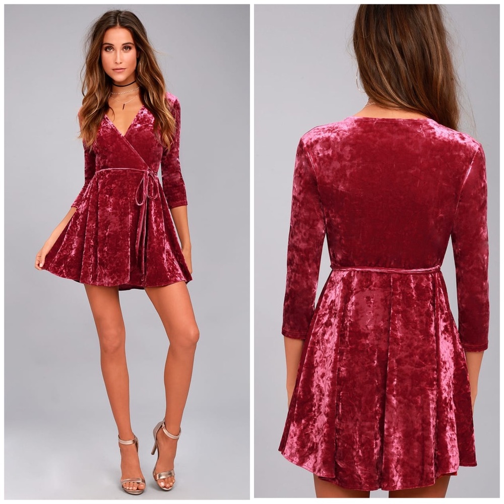 •Lulu’s•. NEW Velour Wrap Dress